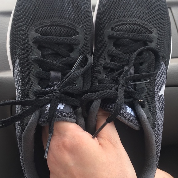 Women’s Nike shoes - Picture 2 of 3